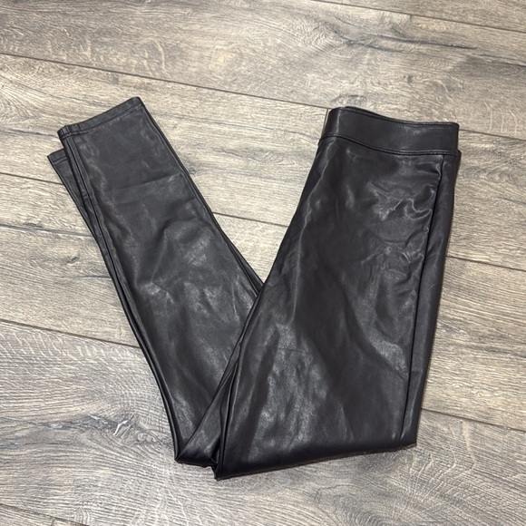 • Aritzia Babaton • Women’s Caspian Pant Vegan Leather Pants Black 8 - Picture 3 of 5